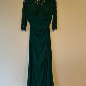 Elegant Green Lace Evening Gown